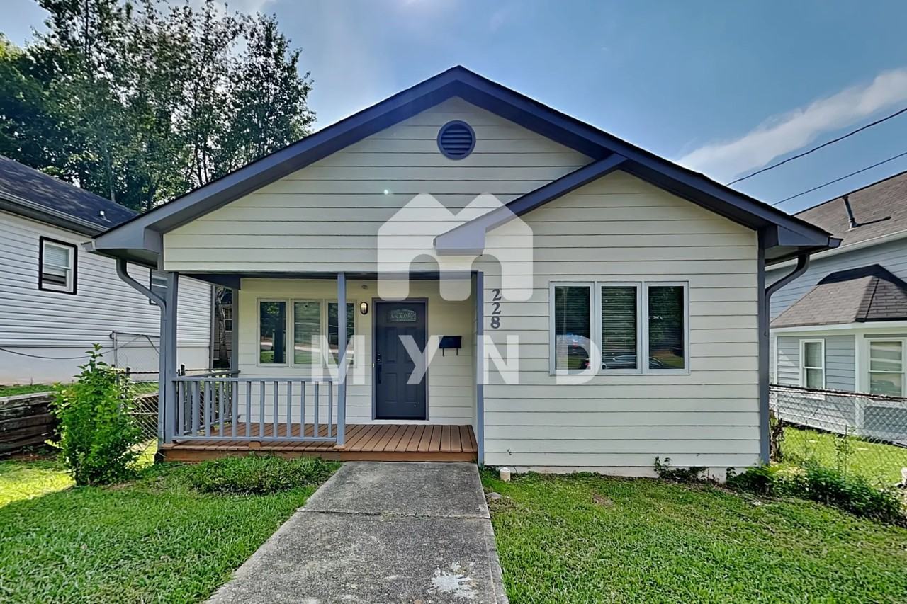 228 Maple Pl Nw - Photo 3 of 18