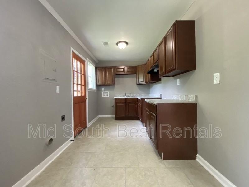 356 W Brooks Rd - Photo 3 of 8