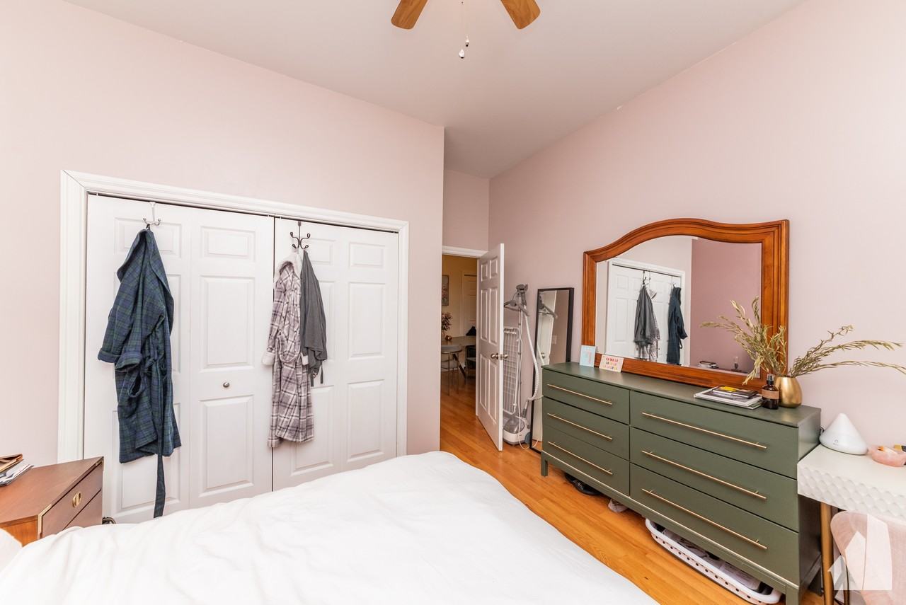 2702 W Thomas St #2R - Photo 3 of 15