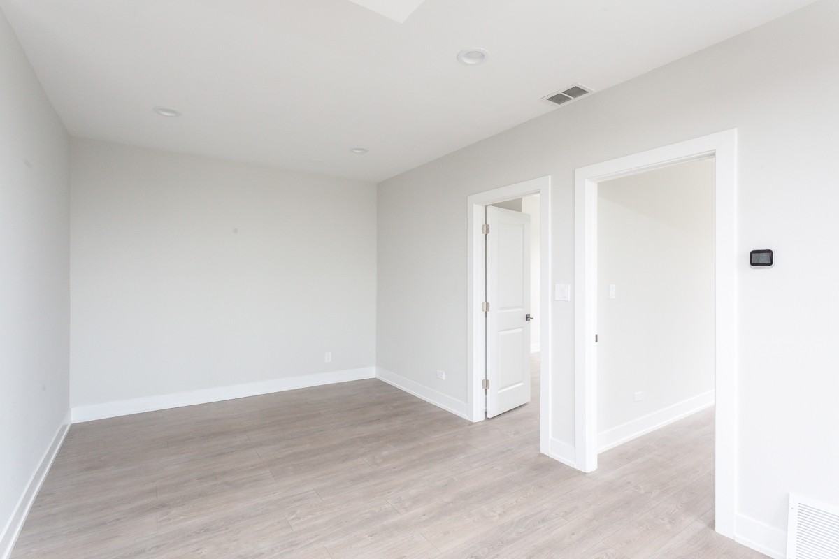 818 W 18th St #3F - Photo 5 of 17