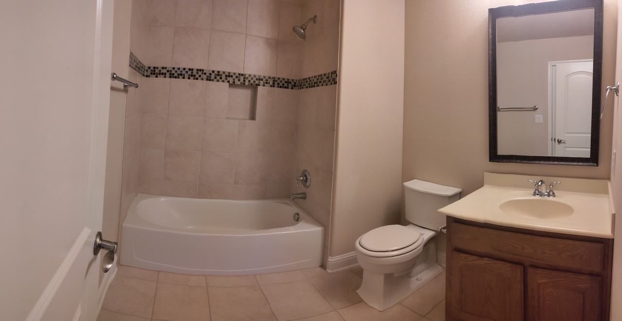 2528 Las Palmas Ln - Photo 2 of 9