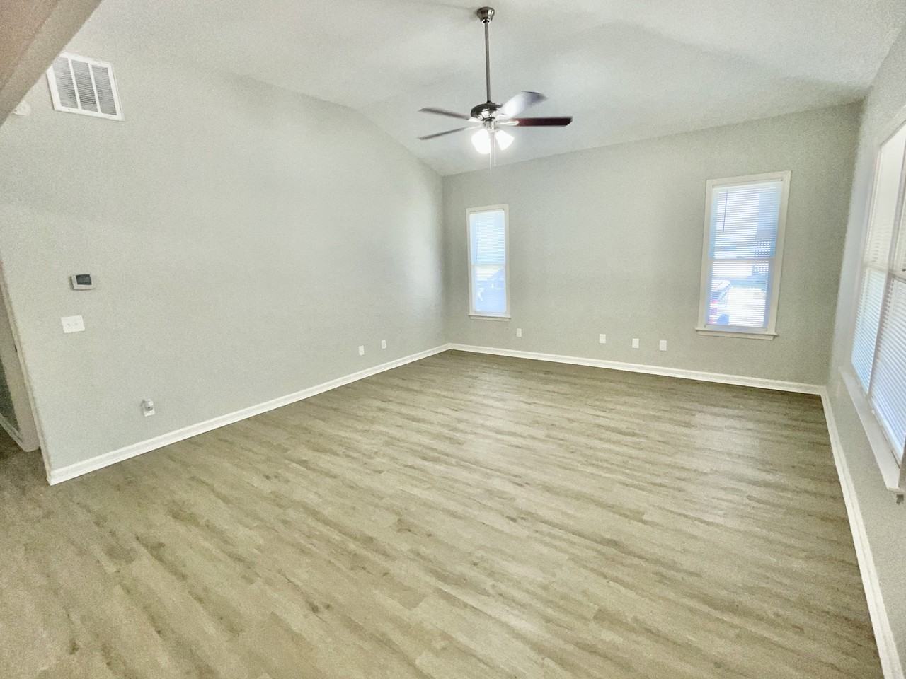 600 Hugh St Sw - Photo 3 of 11