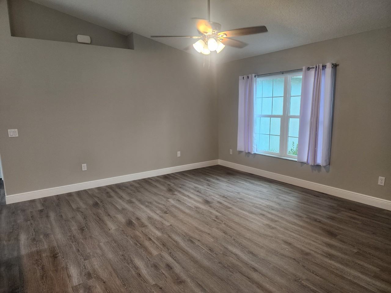 3709 W Wilhelm St - Photo 3 of 20