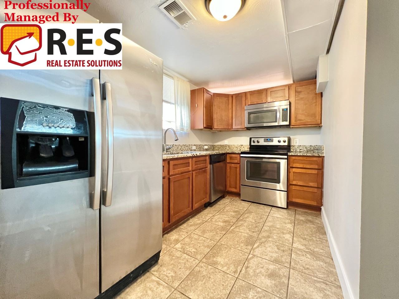 3146 N Vine St - Photo 2 of 12