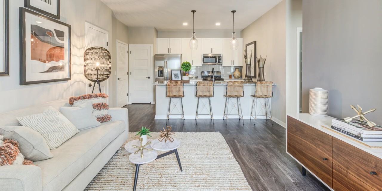 3S635 Everton Dr #623-213 - Photo 2 of 9