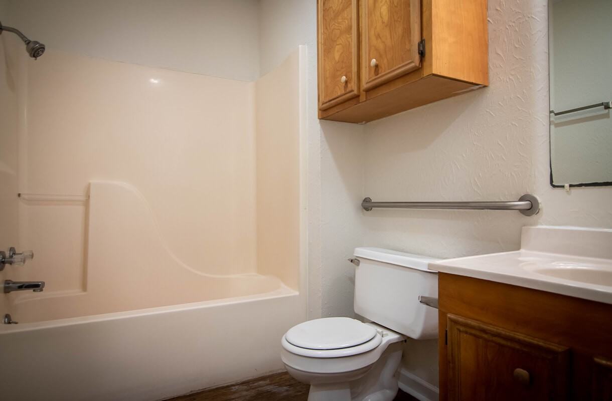 1805 N Tallowood Dr - Photo 2 of 8