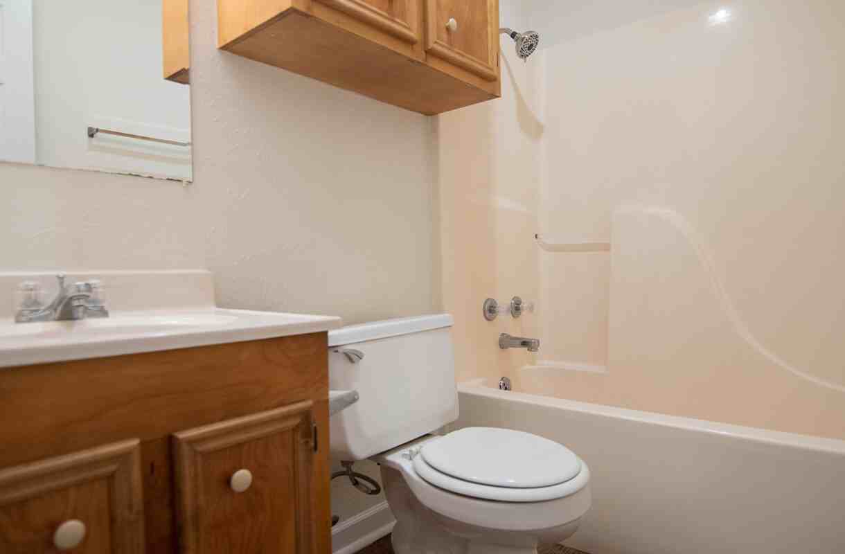 1805 N Tallowood Dr - Photo 3 of 8