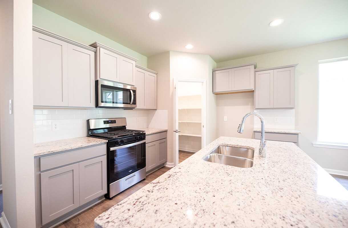 1710 Sawgrass Dr - Photo 3 of 16
