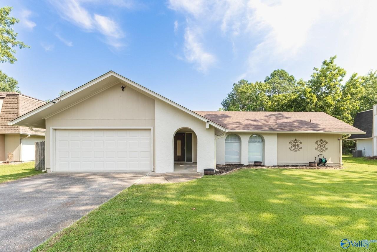 1907 Waxleaf Grn Se, Huntsville, AL 35803 3 Bedroom House for 2,200