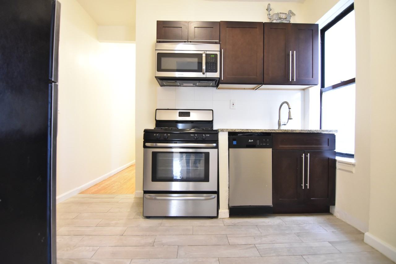 W 145th St #9 - Photo 2 of 7