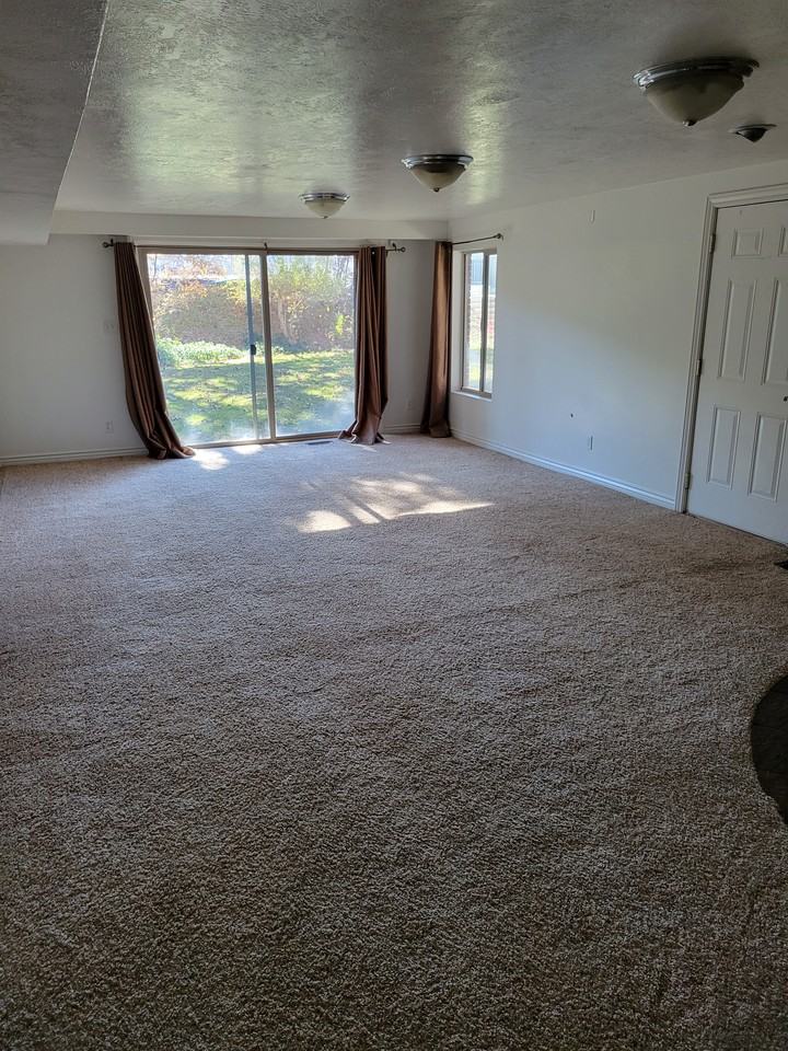 550 E 2100 N #B - Photo 3 of 9