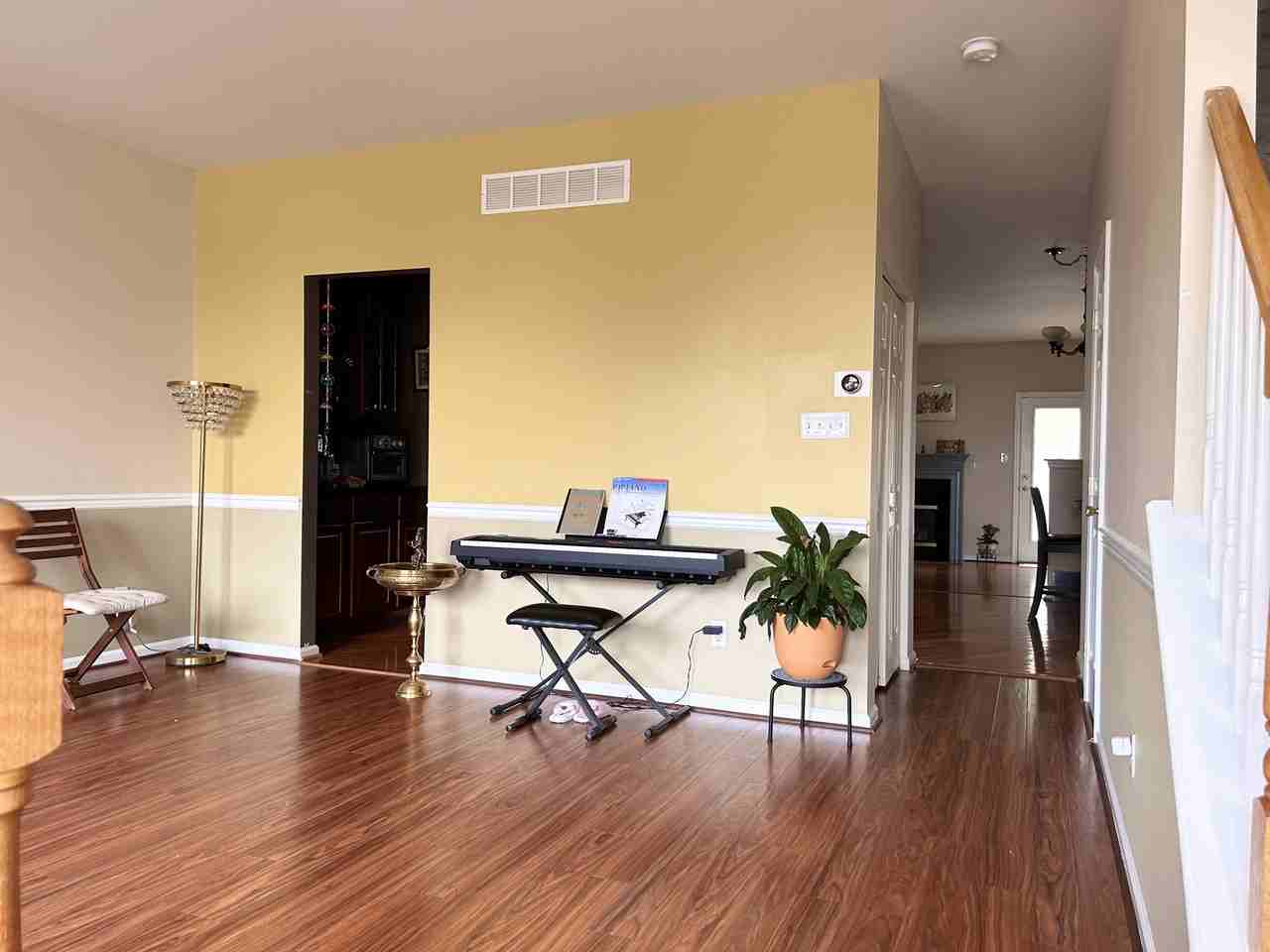 271 Yorktown Ct #271 - Photo 2 of 17