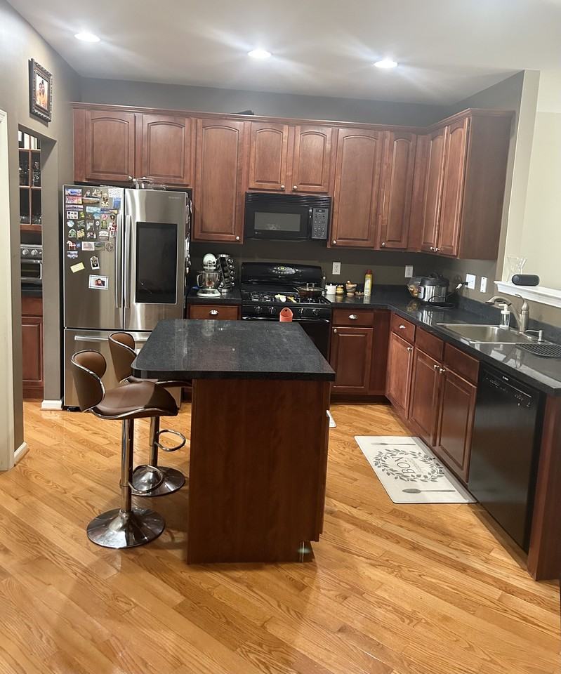 271 Yorktown Ct #271 - Photo 3 of 17