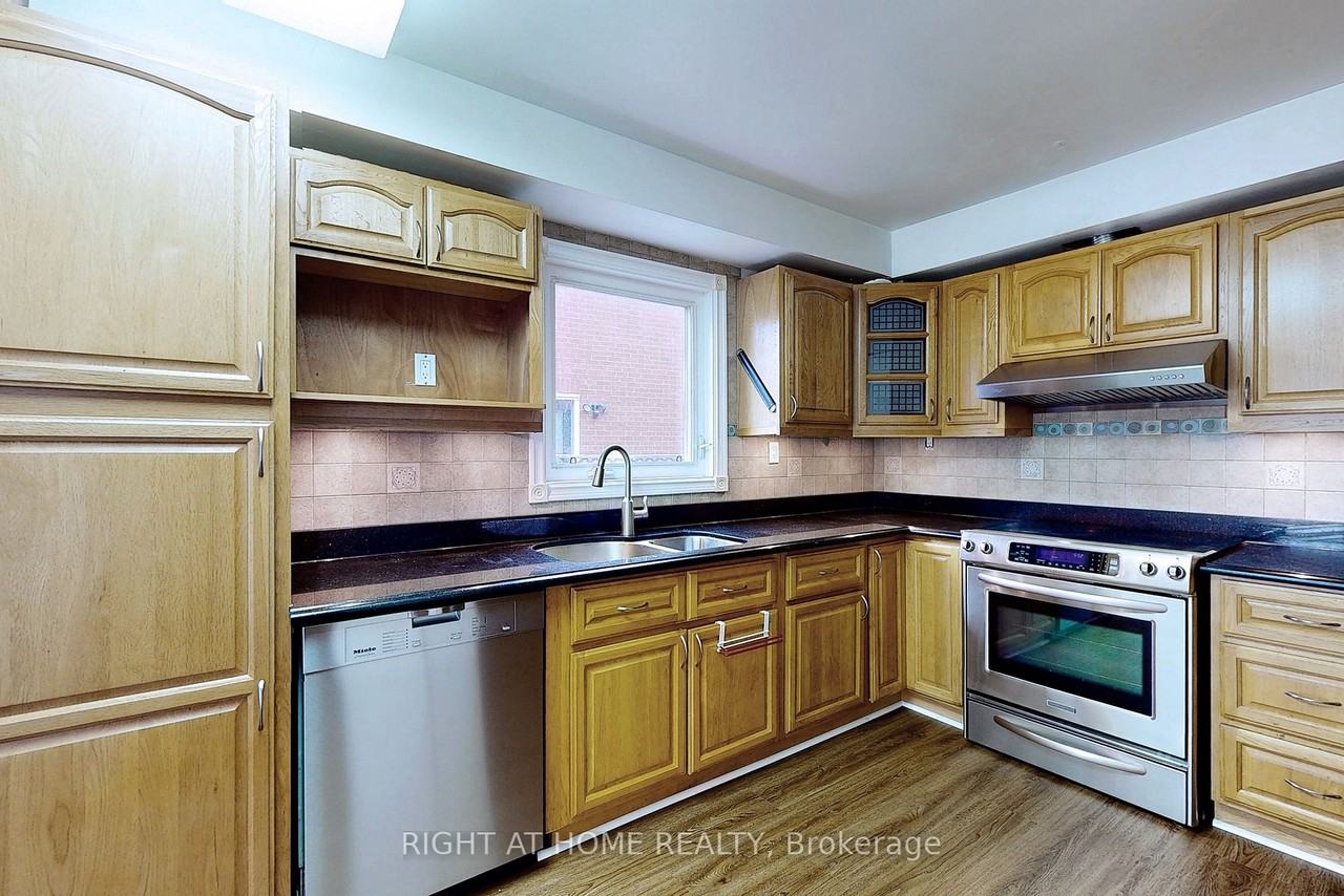 84 Mary Elizabeth Crescent ## - Photo 2 of 6