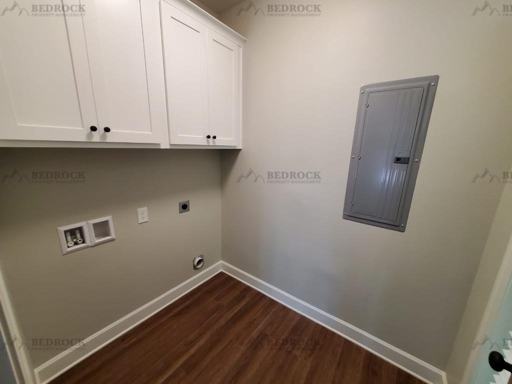 617 Wellingburg Rd Se #1 - Photo 5 of 14