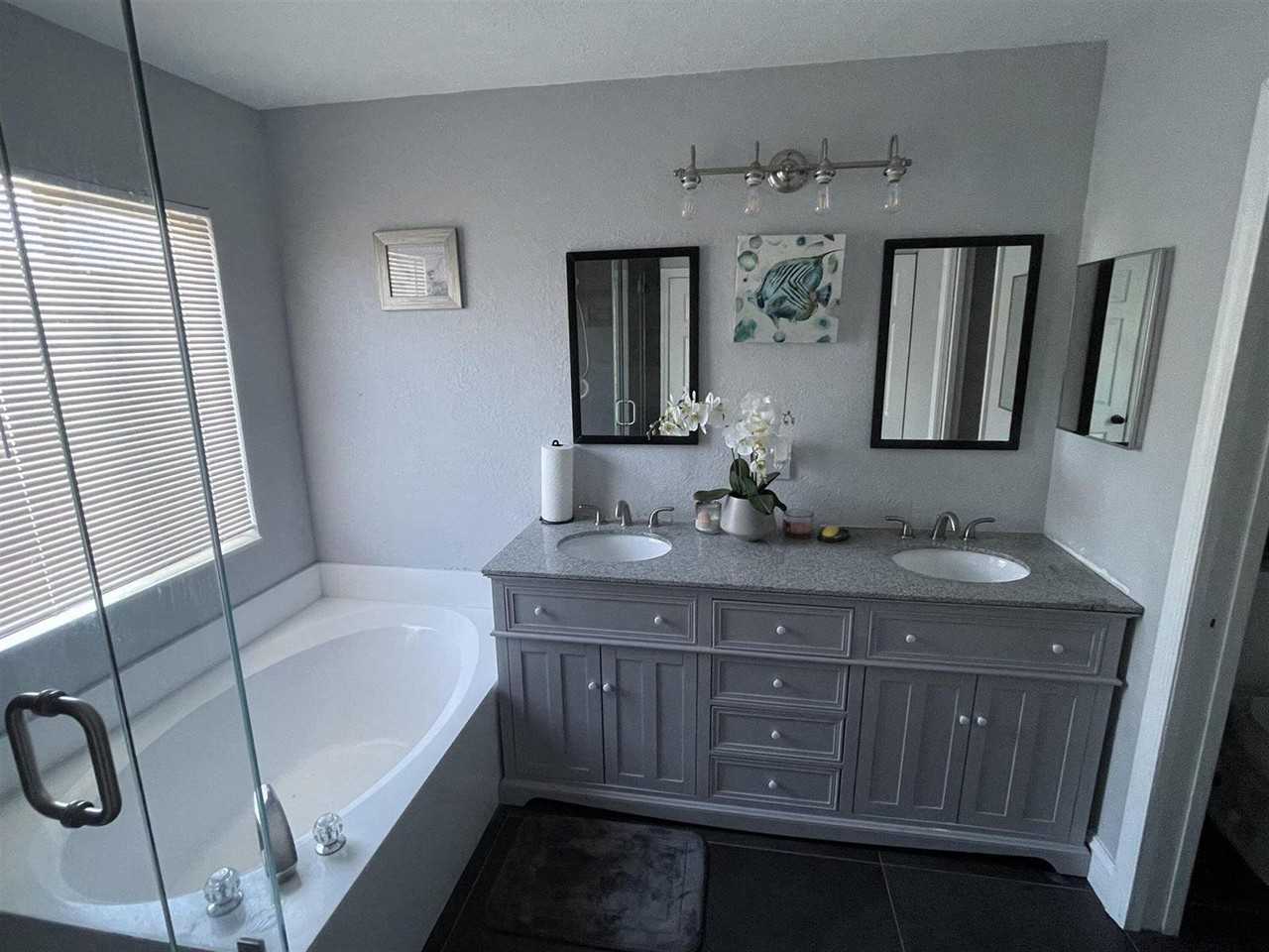 5156 Stagecoach Dr - Photo 2 of 8