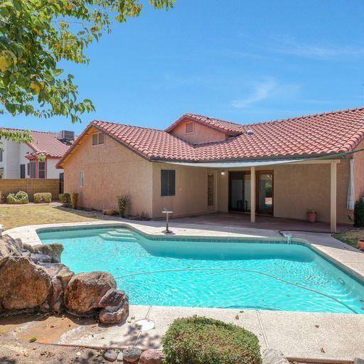 W Canterbury Dr - Photo 2 of 16