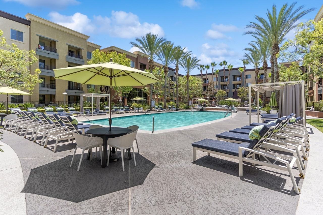 AMLI Warner Center - Photo 3 of 41