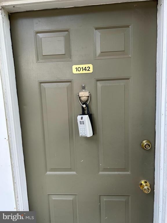 10142 Oakton Terrace Rd - Photo 2 of 19