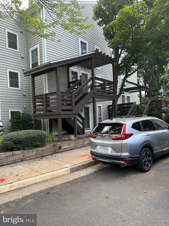 10142 Oakton Terrace Rd - Photo 3 of 19