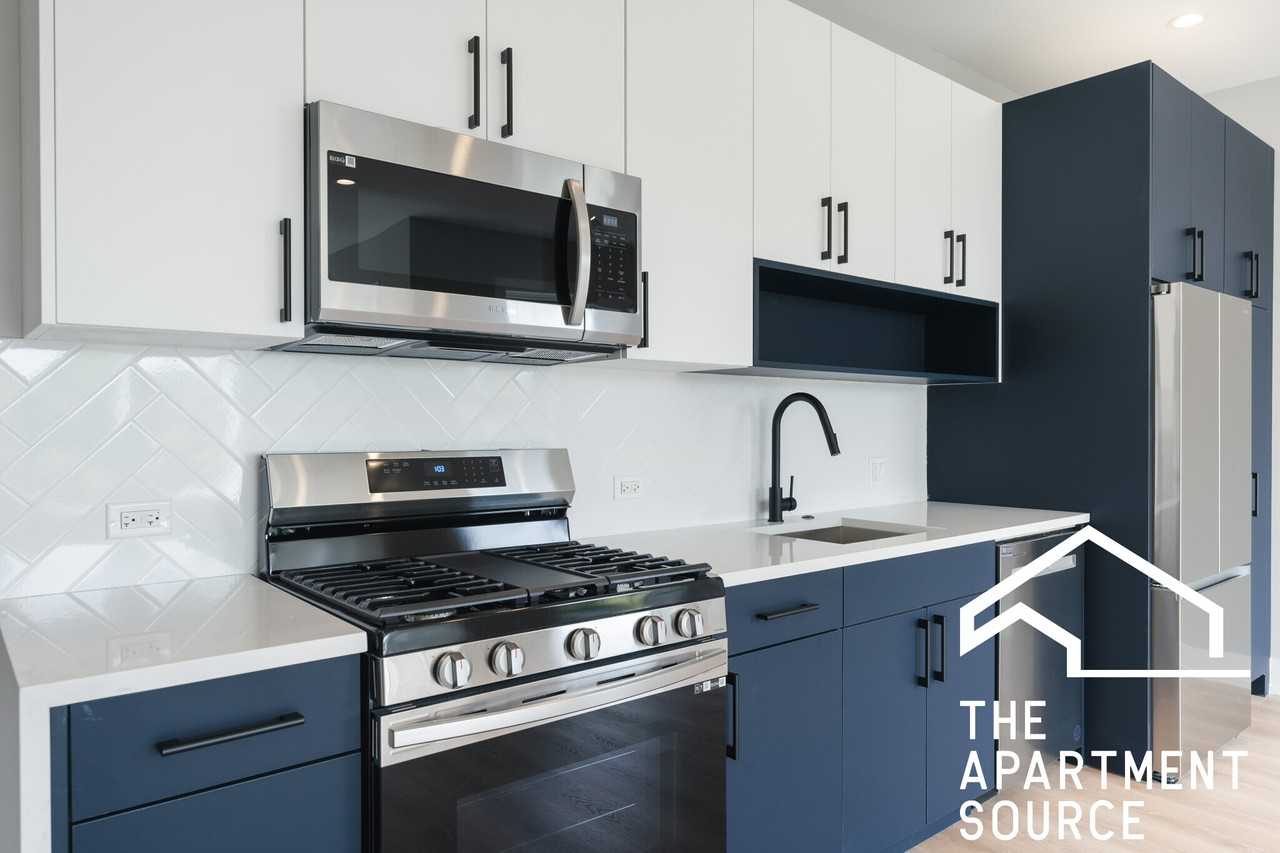 2202 N Kedzie Blvd #2 - Photo 7 of 18