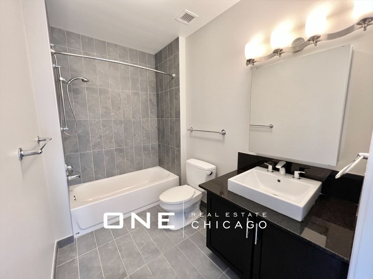 N Wells St - Photo 3 of 11