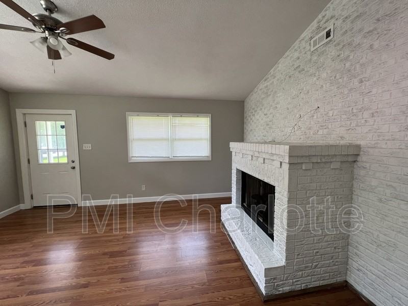 1100 Vickery Dr - Photo 4 of 16