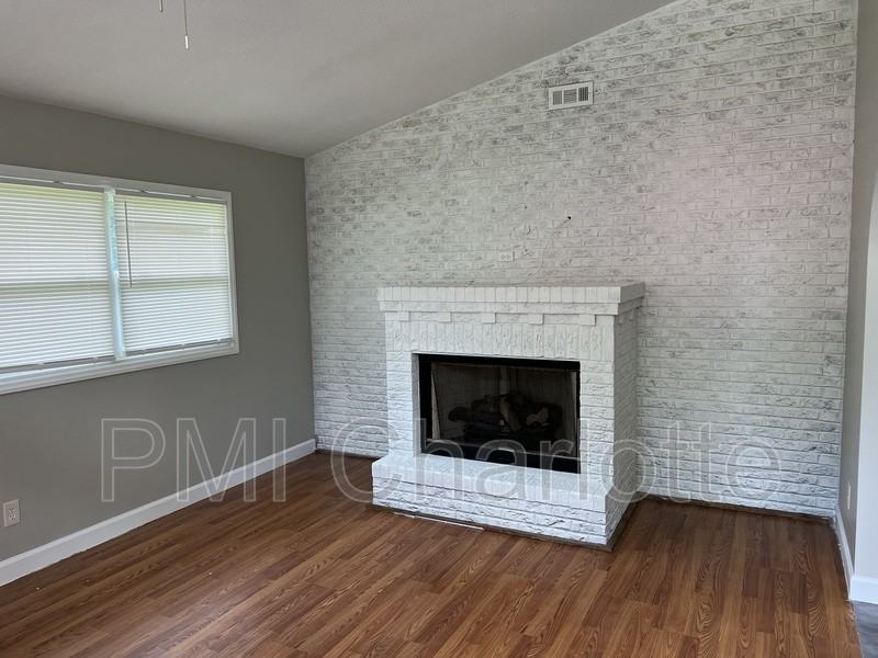 1100 Vickery Dr - Photo 5 of 16