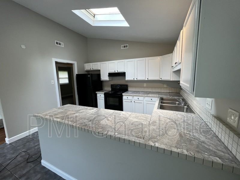 1100 Vickery Dr - Photo 7 of 16