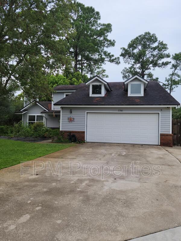 2746 Grayton Ct - Photo 2 of 11