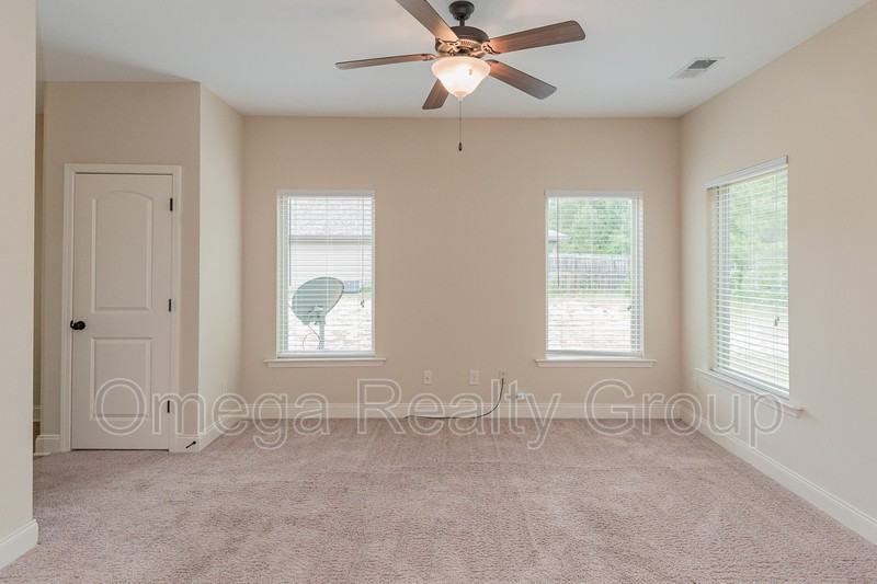 4560 Barretts Trce Blvd - Photo 7 of 41