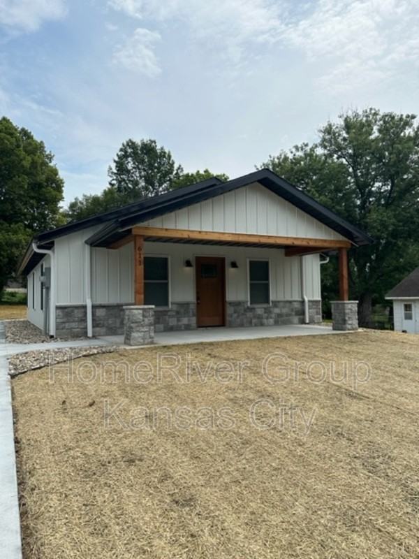 611 Hill St - Photo 2 of 20