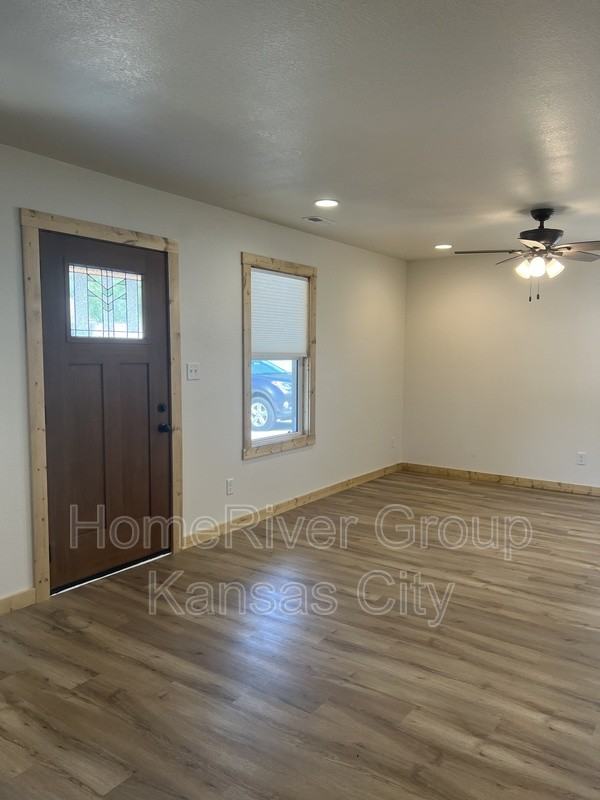 611 Hill St - Photo 3 of 20