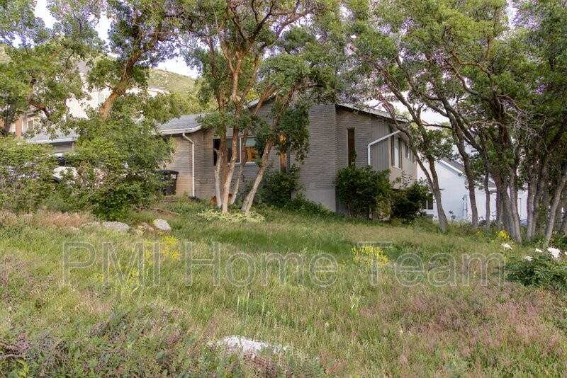 347 S Mountain Rd - Photo 2 of 39