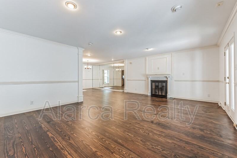 408 Wilby Dr - Photo 3 of 30