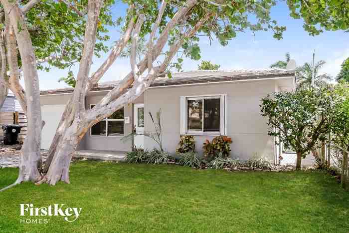 170 Wellesley Dr - Photo 3 of 15