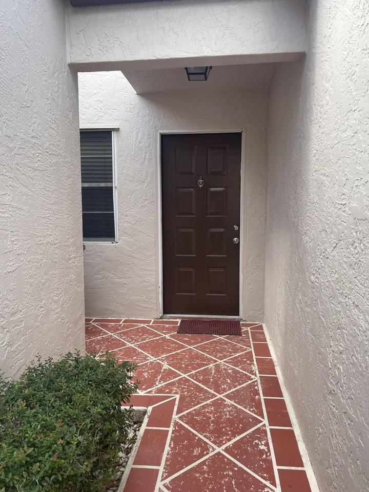 6112 Waldwick Cir #6112 - Photo 2 of 23