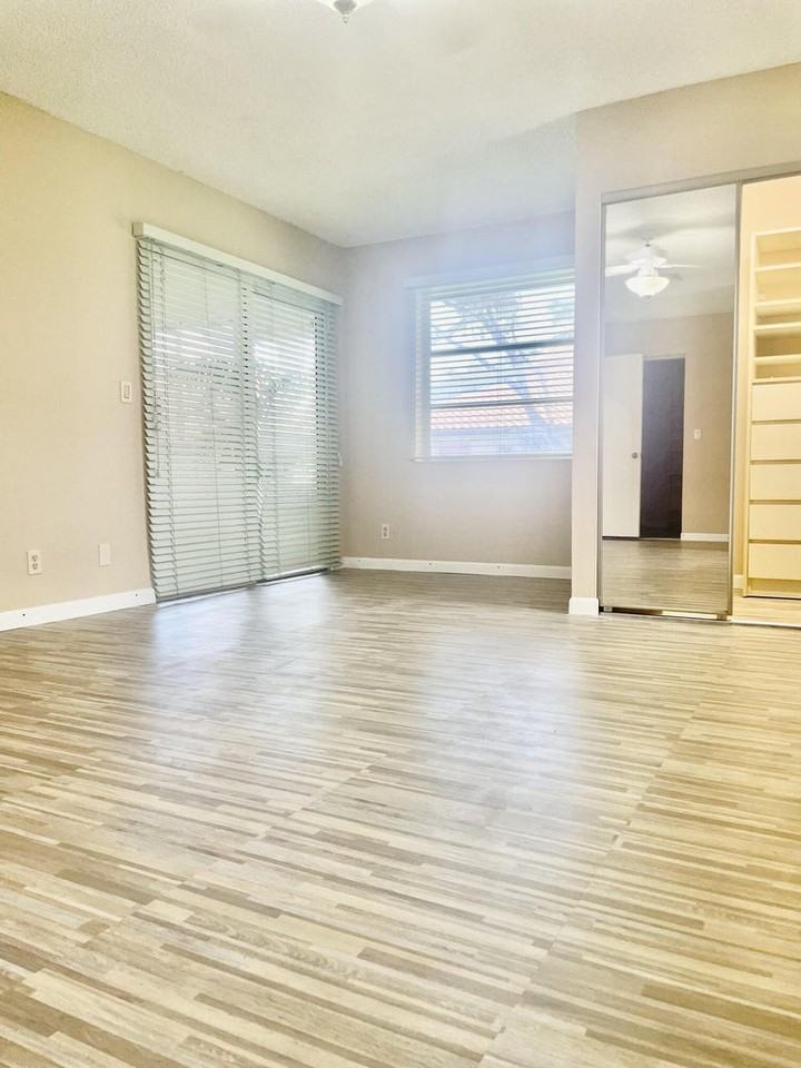 6112 Waldwick Cir #6112 - Photo 3 of 23