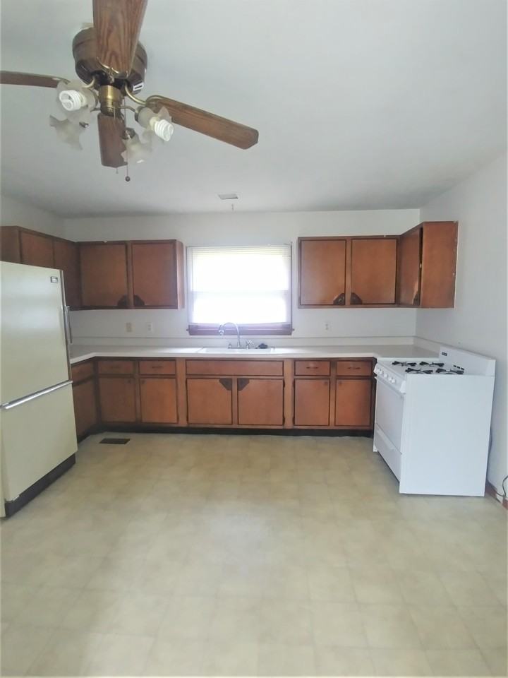 1003 W Jones St #1 - Photo 3 of 7