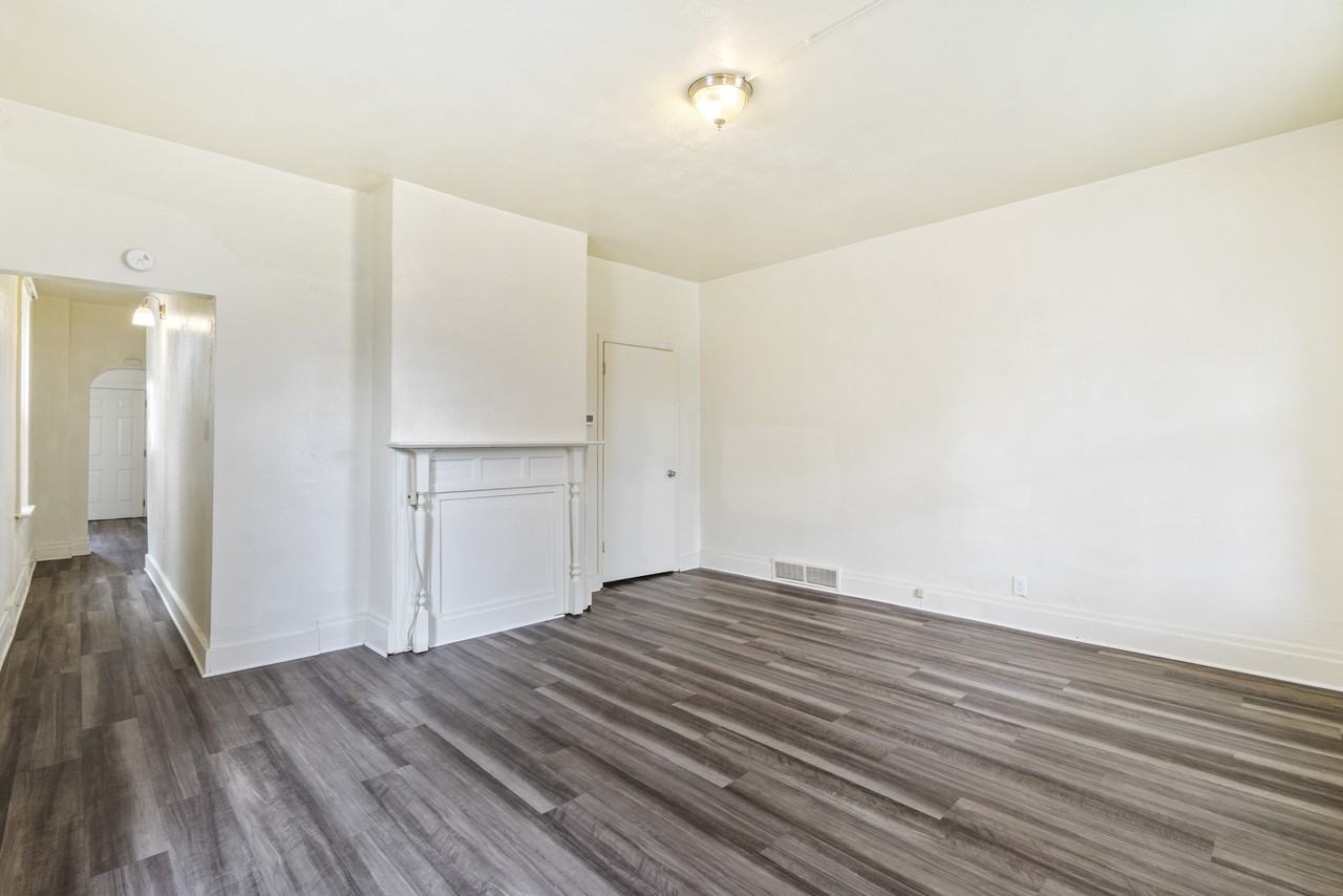 814 Summit St #1 - Photo 5 of 19