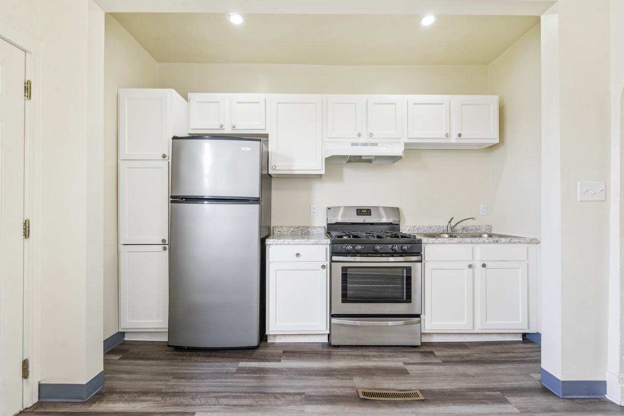 814 Summit St #1 - Photo 6 of 19
