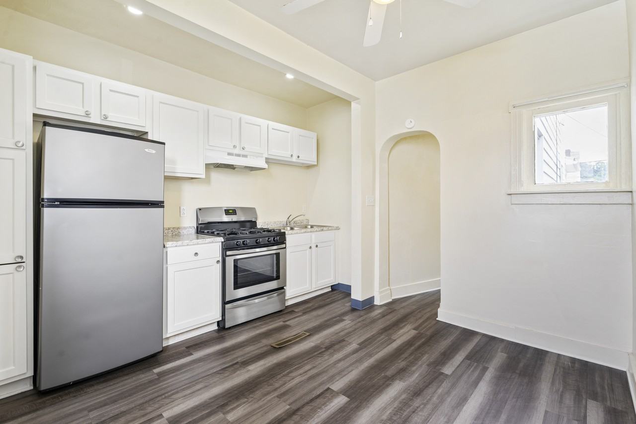 814 Summit St #1 - Photo 7 of 19