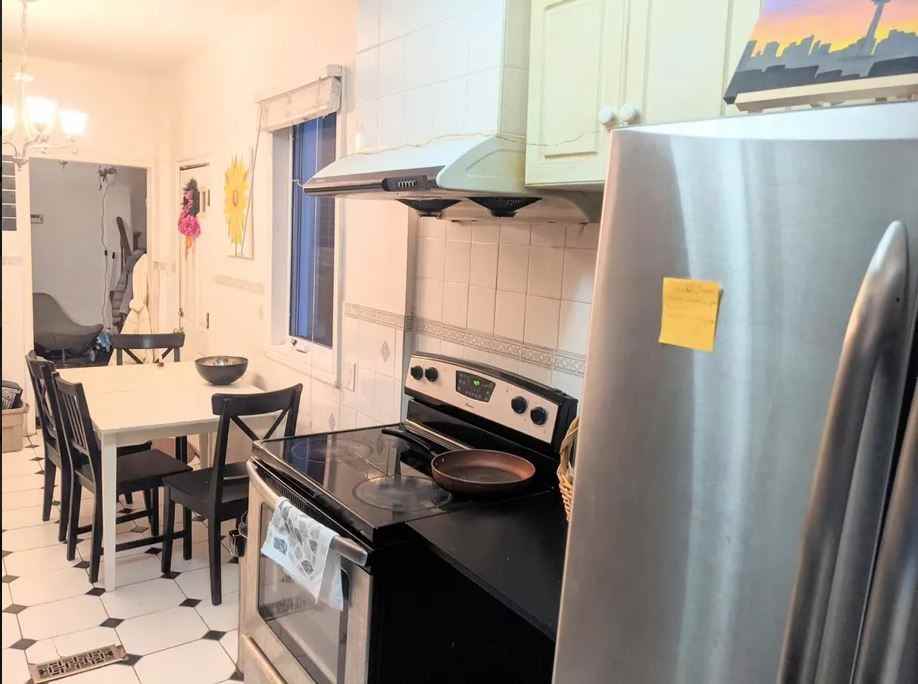 662 Dundas St W Fl Second #3 - Photo 3 of 10