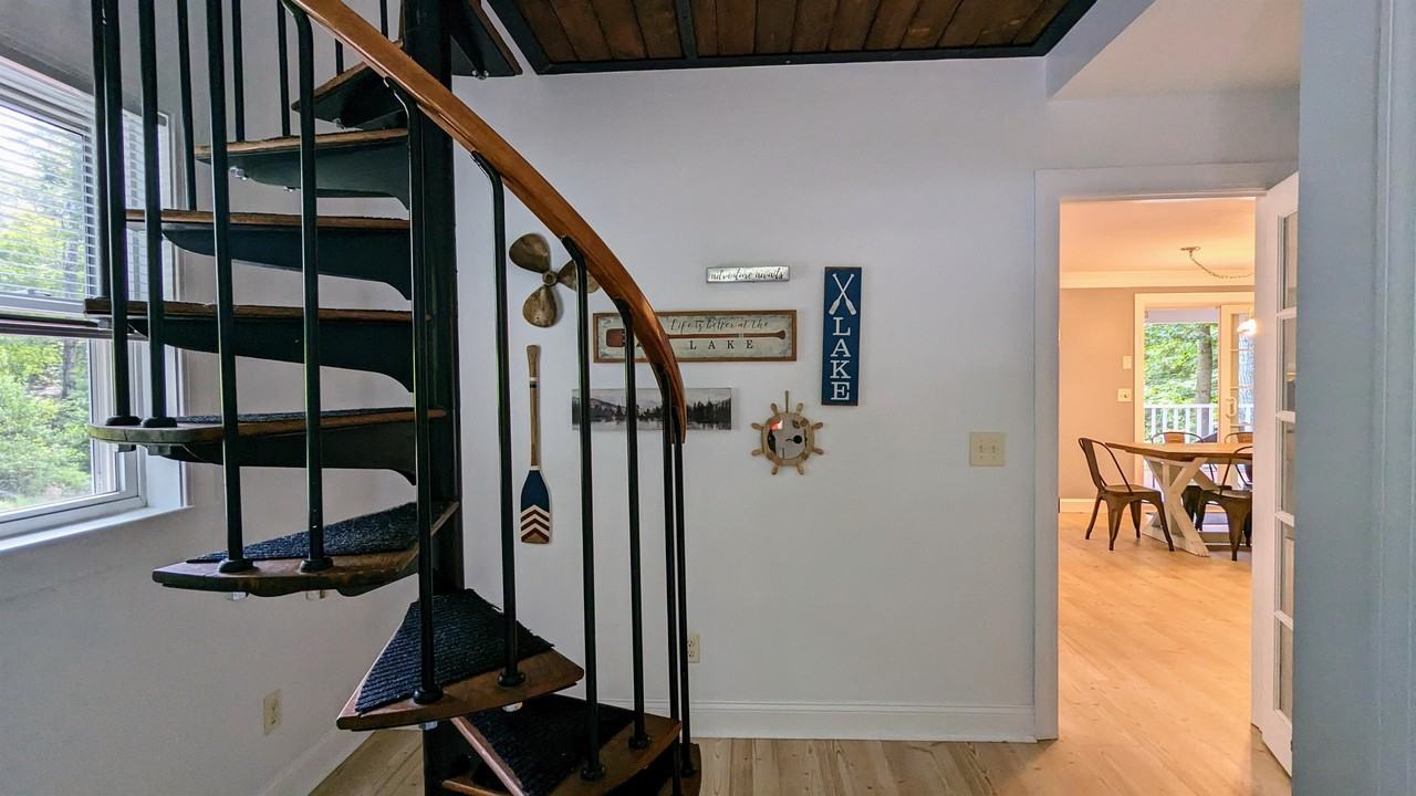52 Crestview Dr #1 - Photo 3 of 42