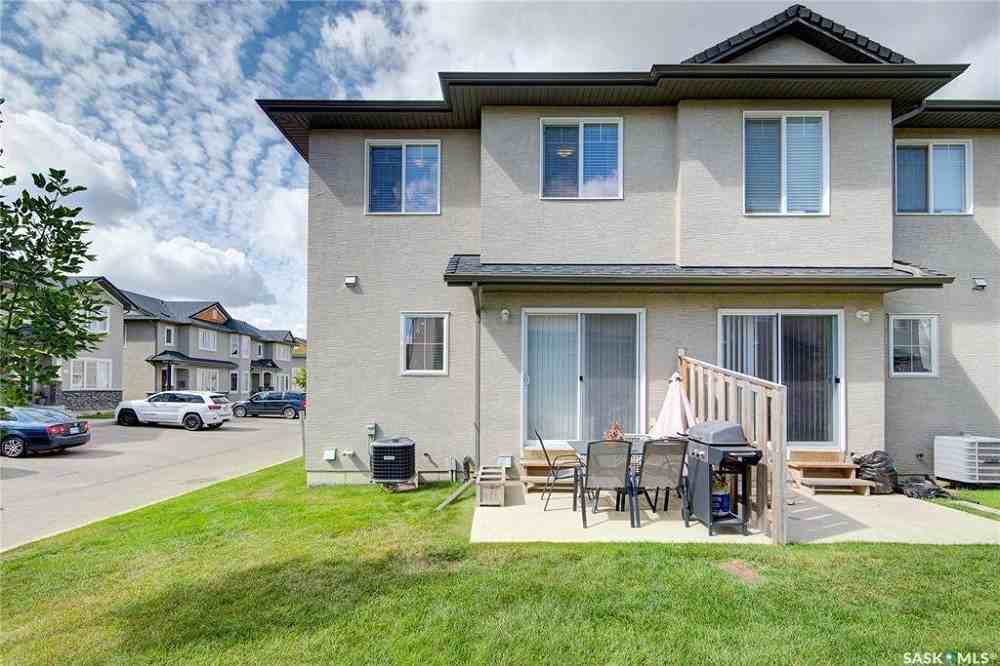 3 Bedroom Townhouse in Stonebridge Apartments 245 Ashworth Cres