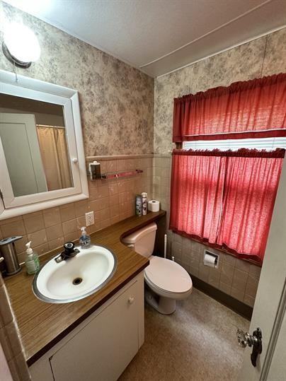 321 23rd St Ne - Photo 3 of 18