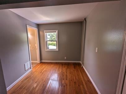 143 Barton St - Photo 3 of 29