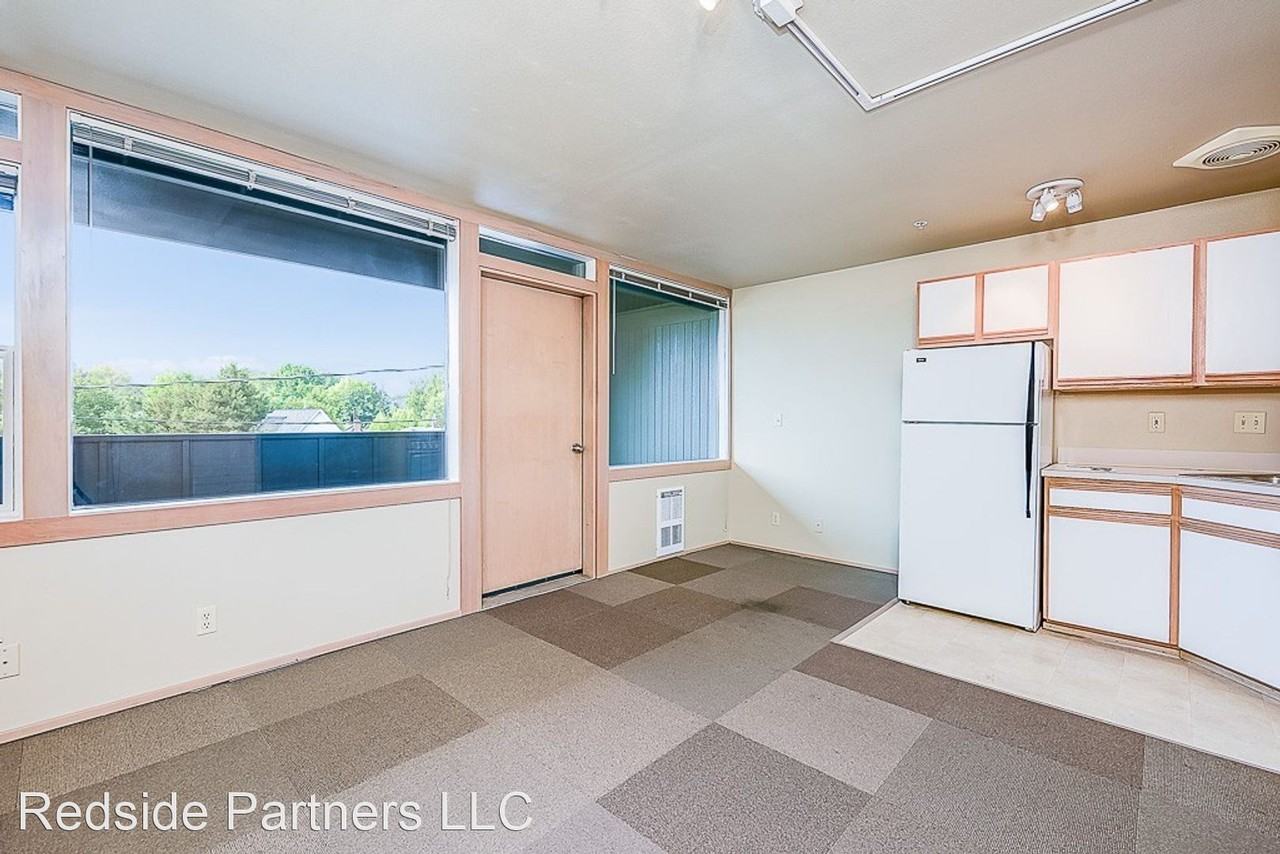 1621 Queen Anne Ave N - Photo 2 of 6