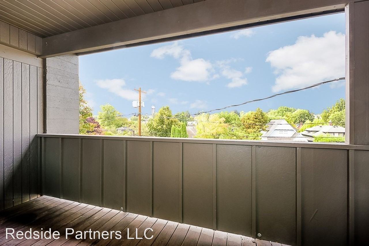 1621 Queen Anne Ave N - Photo 3 of 6