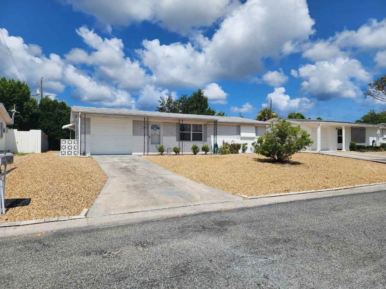 1121 Clairborne St - Photo 2 of 5